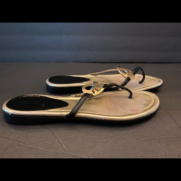 Fendi sandals in gold and black - Picture 5 of 13